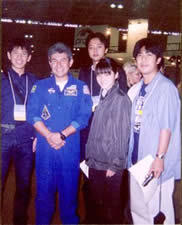 ブラジルの宇宙飛行士候補者マルコス・セザール・ポンテス氏と共に