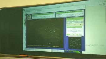 世界各地の望遠鏡（i-CANサイト）のリアルタイム画像を投影