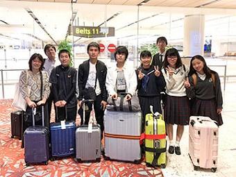 シンガポールのチャンギ国際空港に到着（とうちゃく）した日本代表チーム。